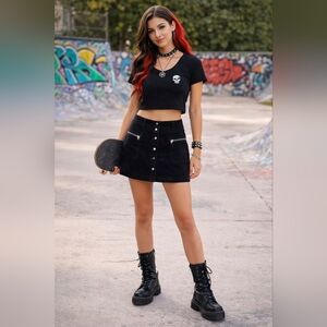 Gap Black Faux Velvet Mini Skirt, Zipper pockets , button down,  Size XL /34R